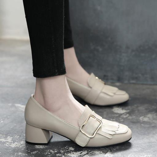 百搭女鞋复古粗跟奶奶鞋：彰显简约大气范儿（图）