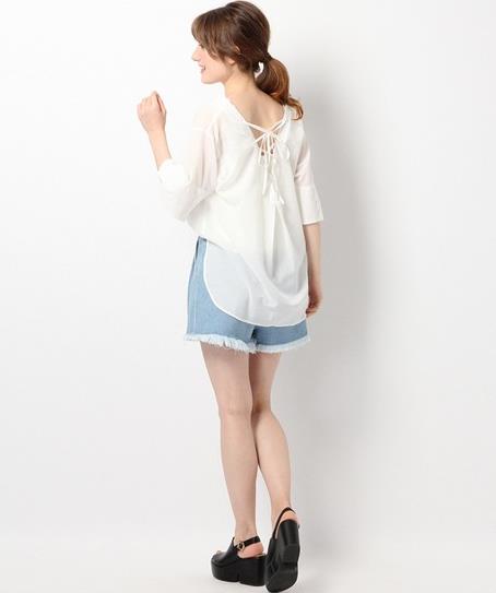 V领绑带棉衬衫搭配半身长裙：打造优雅迷人女神范