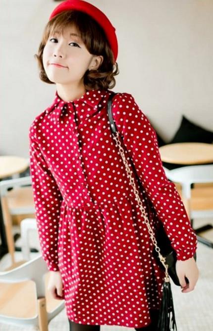 条纹上衣搭配蕾丝拼接口袋休闲裤：简约休闲范儿