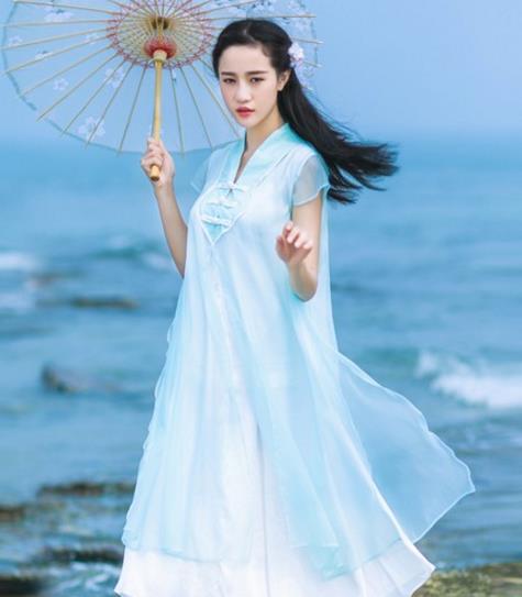 V领吊带裙两件套裙装搭配：性感甜美两件套推荐