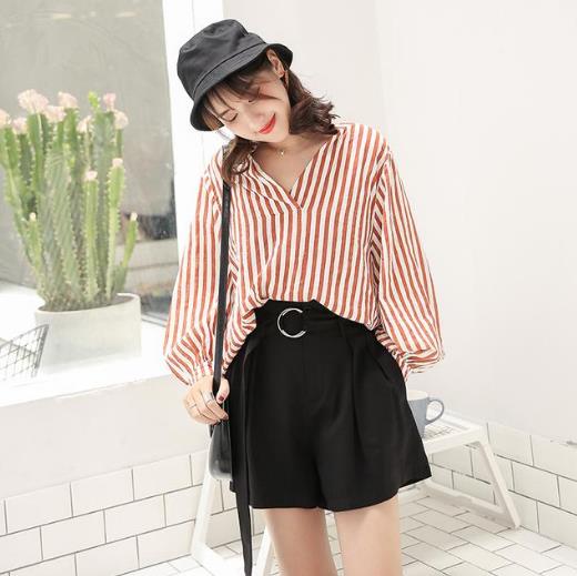 时髦的条纹衬衫，为你的夏天带来一抹清凉