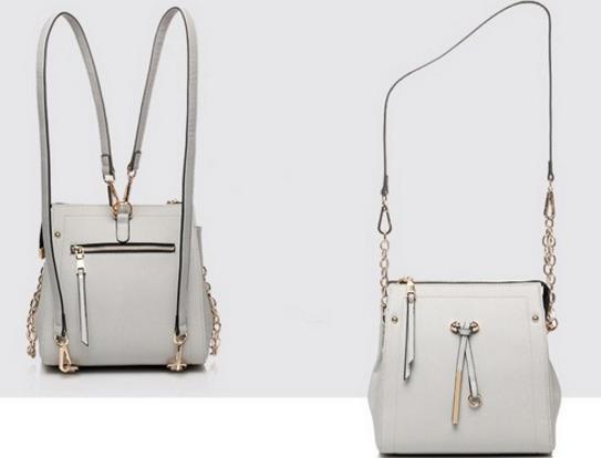 印花斜挎单肩包的多种搭配：彰显文雅贤淑的气质