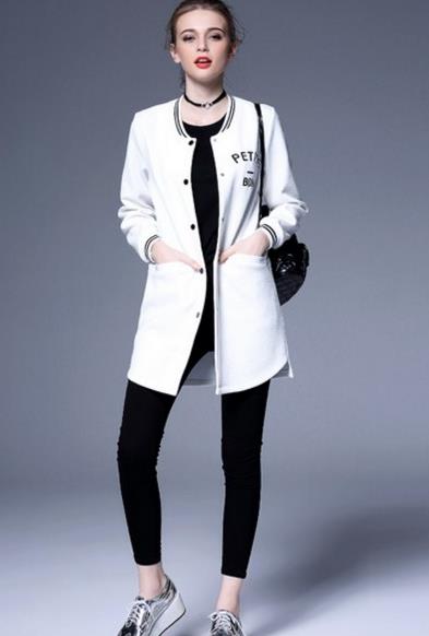 短款棒球服的多种搭配：凸显活力满满少女感