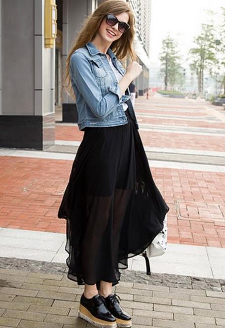 背心裙搭配修身水洗牛仔外套：简约百搭（图）