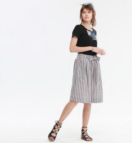 雪纺衫搭配高腰阔腿九分裤：时尚性感女神范（图）