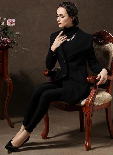 秋天有这几款大V领针织衫就够了：大气十足(图)