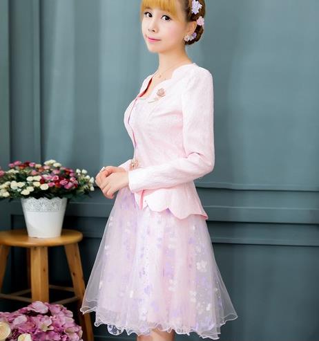 印花拼接连衣裙搭配:5款连衣裙轻松搭出优雅端庄 印花拼接连衣裙搭配:5款连衣裙轻松搭出优雅端庄