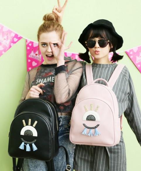 水粉花朵印花双肩包搭配：简约百搭双肩包分享