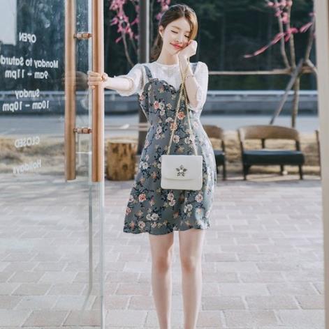 碎花连衣裙:绝对是选择纠结症患者们的福音(图) 碎花连衣裙:绝对是选择纠结症患者们的福音(图)