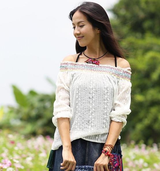 牛仔裤搭配翻领撞色长袖衫:长袖衫早秋必备(图) 牛仔裤搭配翻领撞色长袖衫:长袖衫早秋必备(图)