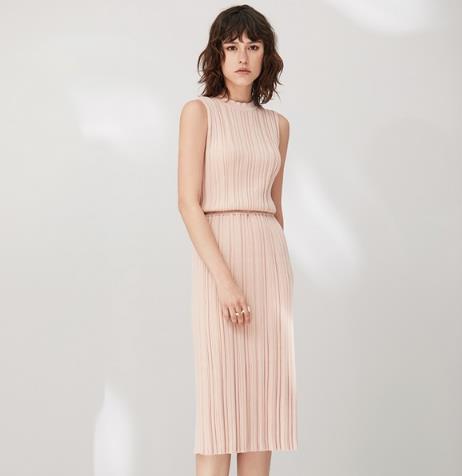 针织条纹无袖裙搭配：凸显女性端庄低调情怀（图）