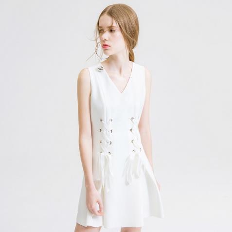 无袖拼接直筒裙的多种搭配：5款性感直筒裙推荐