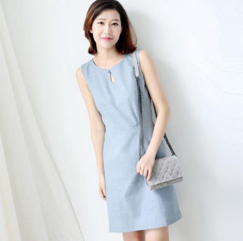 无袖拼接直筒裙的多种搭配：5款性感直筒裙推荐