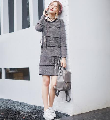 不规则流苏外套的多种搭配：秋天外套必备（图）