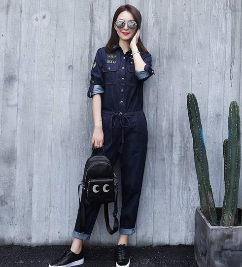 半身裙搭配蝴蝶结牛仔长袖衬衫:打造甜美风(图) 半身裙搭配蝴蝶结牛仔长袖衬衫:打造甜美风(图)