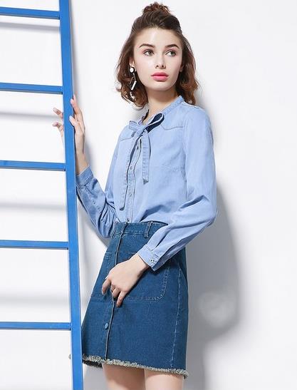 半身裙搭配蝴蝶结牛仔长袖衬衫：打造甜美风（图）