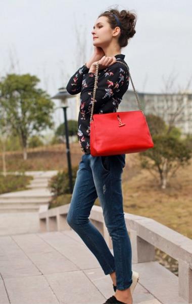 欧美风锁扣链条包搭配:彰显性感浓郁女人味(图) 欧美风锁扣链条包搭配:彰显性感浓郁女人味(图)