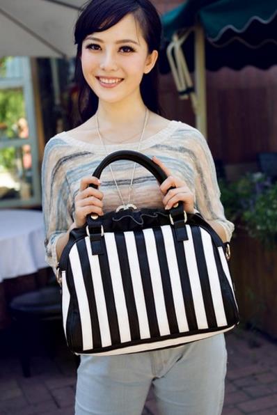 欧美风锁扣链条包搭配:彰显性感浓郁女人味(图) 欧美风锁扣链条包搭配:彰显性感浓郁女人味(图)