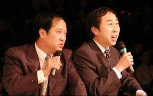 条纹口袋翻领衬衫搭配:5款营造出温文干练的气场 条纹口袋翻领衬衫搭配:5款营造出温文干练的气场