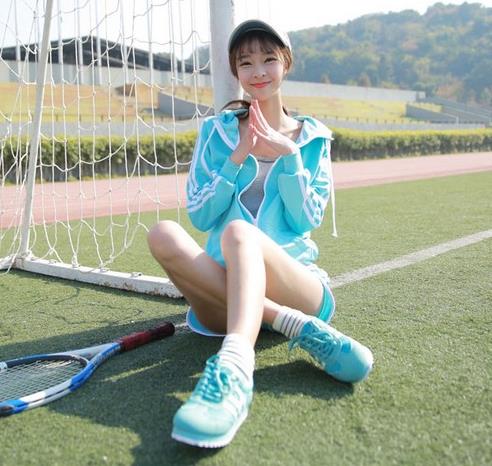 V领衬衫长裤套装搭配：5款搞定秋日穿搭（图）