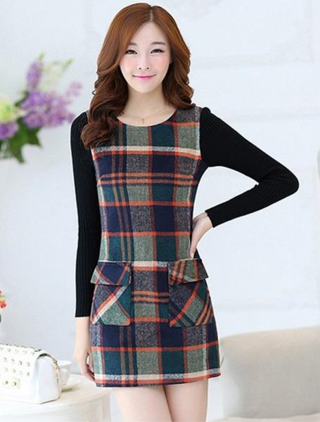 背心裙搭配七分灯笼袖毛呢外套：彰显女性温柔美