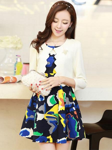 背心裙搭配七分灯笼袖毛呢外套：彰显女性温柔美