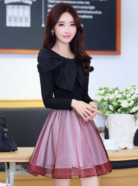 娃娃领修身拼接连衣裙搭配：打造青春时尚风格