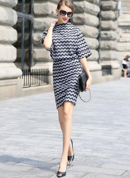 吊带露背毛衣套装裙搭配：彰显高雅性感女人味