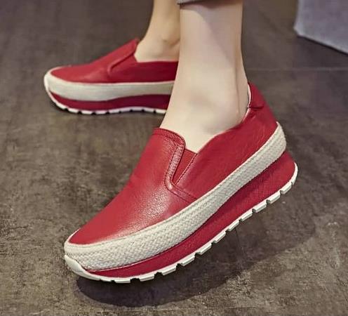 小方头粗跟单鞋怎么搭配好看：彰显女性清雅秀婉