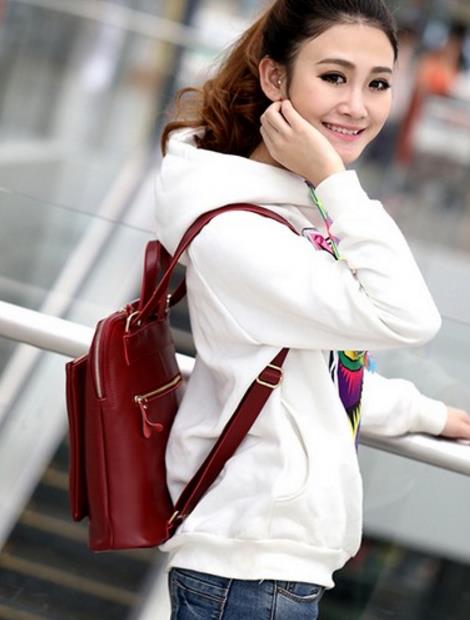 牛皮背包的多种搭配：5款搭出甜美学院风（图）