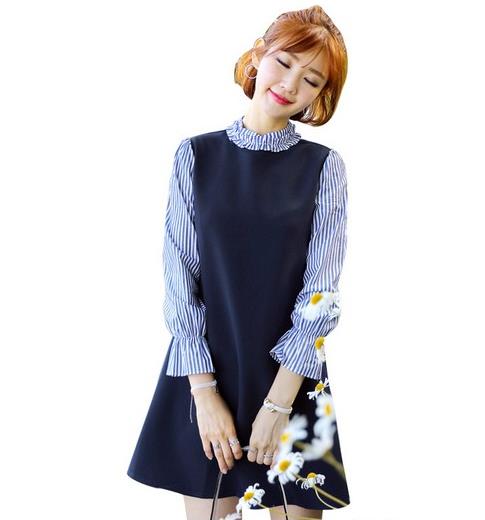 板鞋搭配条纹连帽卫衣裙:秋日时髦休闲范(图) 板鞋搭配条纹连帽卫衣裙:秋日时髦休闲范(图)