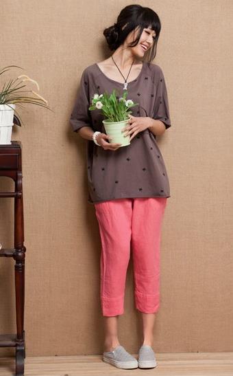 高跟凉鞋搭配桑蚕丝九分哈伦裤：演绎女性成熟美