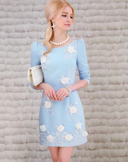 秋款印花长袖大摆长裙搭配：彰显性感大长腿（图）