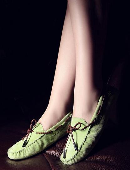 2017秋款粗跟平底鞋搭配：新款时尚平底鞋推荐