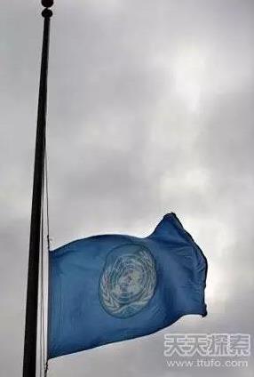 宽松半高领羊毛衫怎么搭配：简约时尚羊毛衫分享