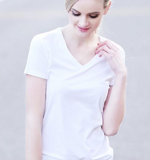 短袖T这个夏天才算圆满好让夏天的惊喜都不会被错过（图）