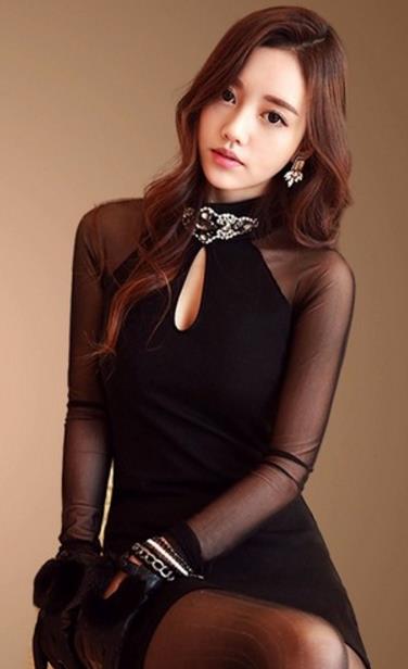 包臀裙搭配小翻领捏褶衬衫：秋季优雅职场风（图）