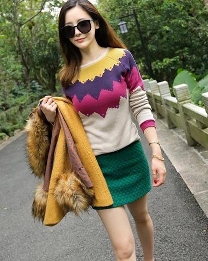 针织裙搭配钉珠提花长袖针织衫：秋天里的针织情节