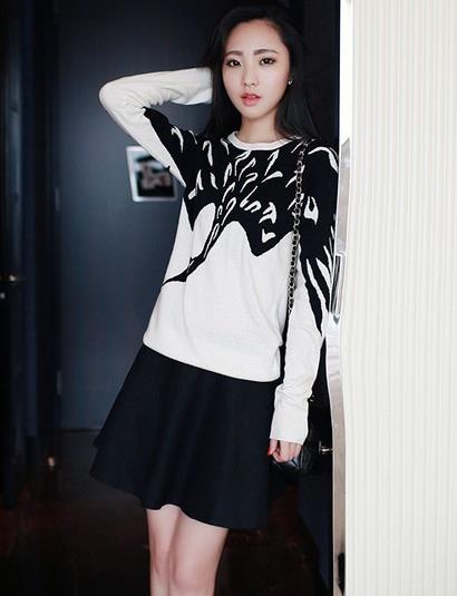 针织裙搭配钉珠提花长袖针织衫：秋天里的针织情节