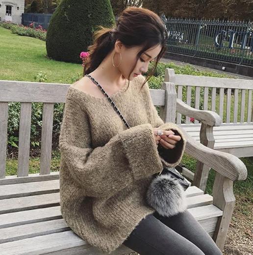 小脚裤搭配韩版宽松高领毛衣:打造温柔性感小女人 小脚裤搭配韩版宽松高领毛衣:打造温柔性感小女人