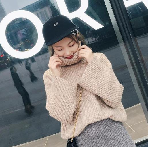 小脚裤搭配韩版宽松高领毛衣:打造温柔性感小女人 小脚裤搭配韩版宽松高领毛衣:打造温柔性感小女人