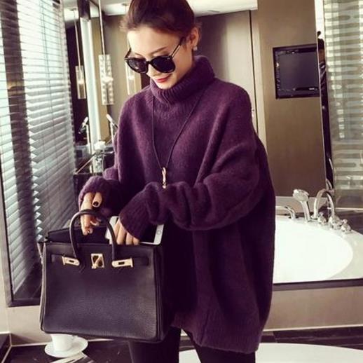 小脚裤搭配韩版宽松高领毛衣：打造温柔性感小女人