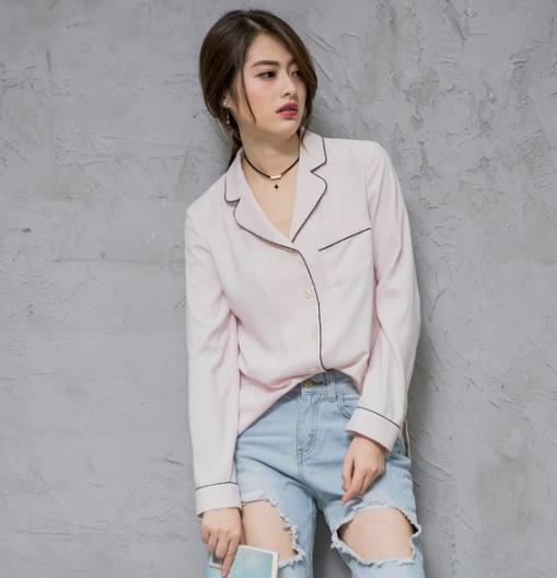 包臀裙搭配蝴蝶结长袖衬衫：打造秋日优雅时尚（图）