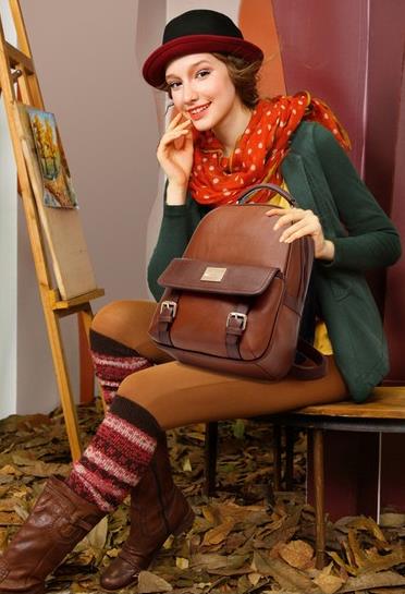 荔枝纹双肩背包的多种搭配:彰显时尚潮搭英伦风 荔枝纹双肩背包的多种搭配:彰显时尚潮搭英伦风