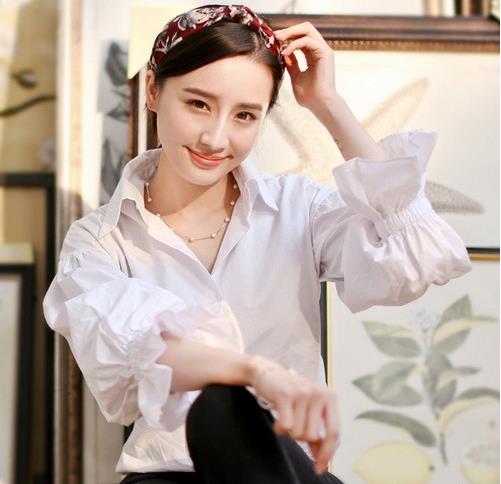 四叶草简约银饰项链搭配：百搭时尚银饰项链推荐