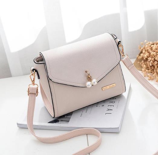 单肩斜挎软面小方包搭配：彰显名媛淑女贵族范儿