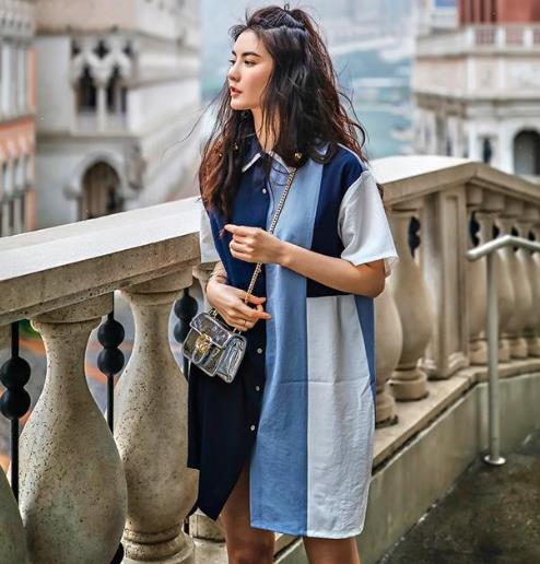 明星同款燕尾式牛仔拼接衬衫裙搭配：女神气质十足