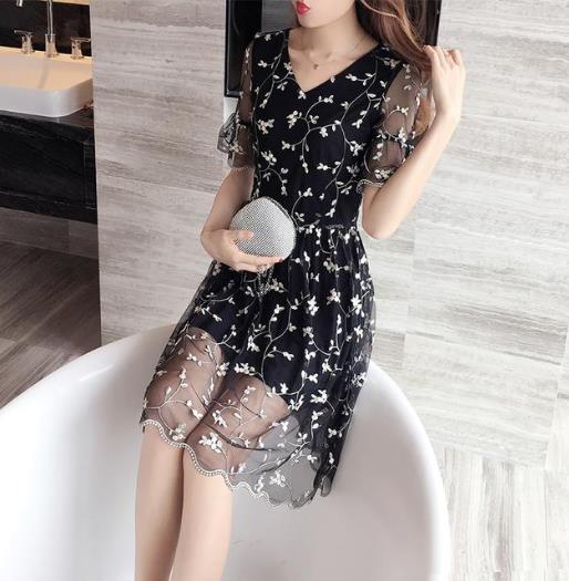 微胖MM怎么穿显高显瘦:5款木耳边连衣裙推荐(图) 微胖MM怎么穿显高显瘦:5款木耳边连衣裙推荐(图)