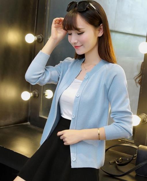 链条包搭配中长款条纹针织连衣裙:性感女人味(图) 链条包搭配中长款条纹针织连衣裙:性感女人味(图)