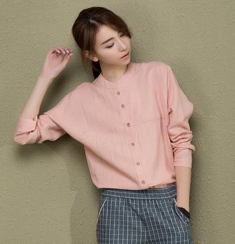 牛仔裤搭配竖条纹宽松立领衬衫:低调优雅文艺范 牛仔裤搭配竖条纹宽松立领衬衫:低调优雅文艺范